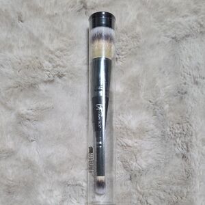 it cosmetics Dual-Ended Powder & Detail Brush in Black